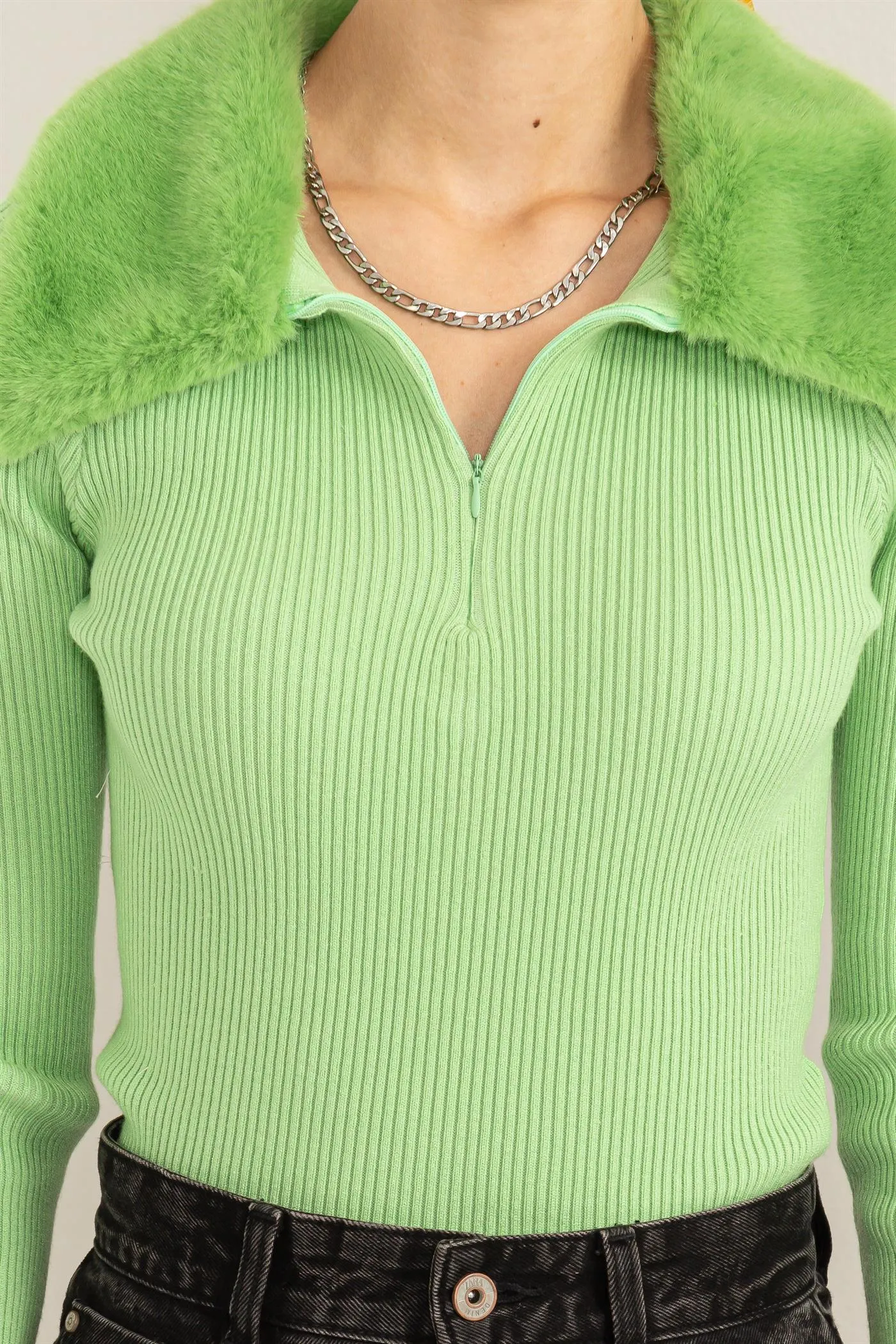 HF23F733-Fur Collar Zip-front Knit Top