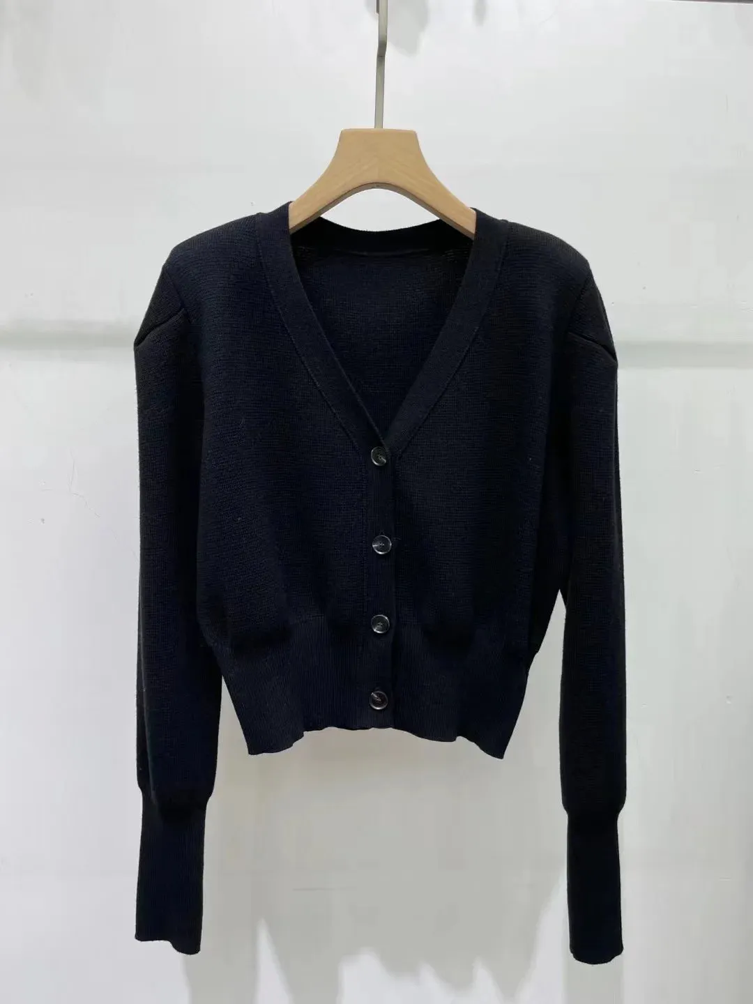 Knitted Sweater For Women Fall Winter Long Sleeve Single-Breasted V-neck Short Knitwear Cardigans  C-065